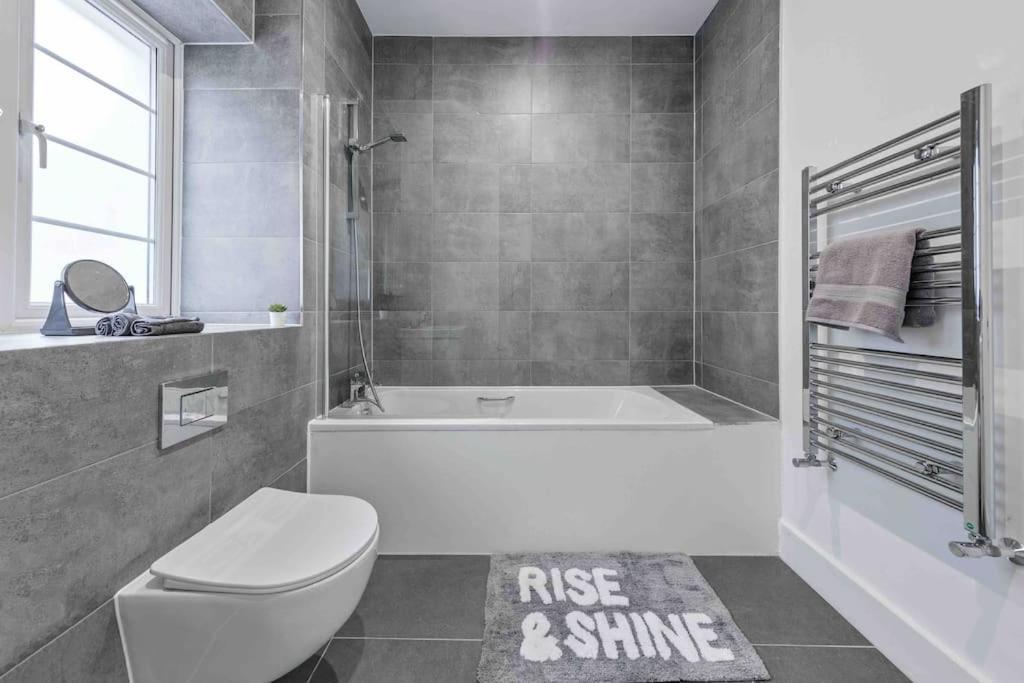 Holiday Home Sleep 8 Central London 9Elms المظهر الخارجي الصورة