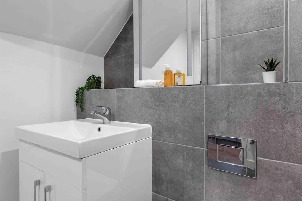 Holiday Home Sleep 8 Central London 9Elms المظهر الخارجي الصورة
